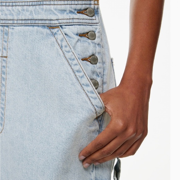 Denim Forum The '90s Vintage Baggy Overalls
Bleach Bleu Medium - Picture 6 of 7